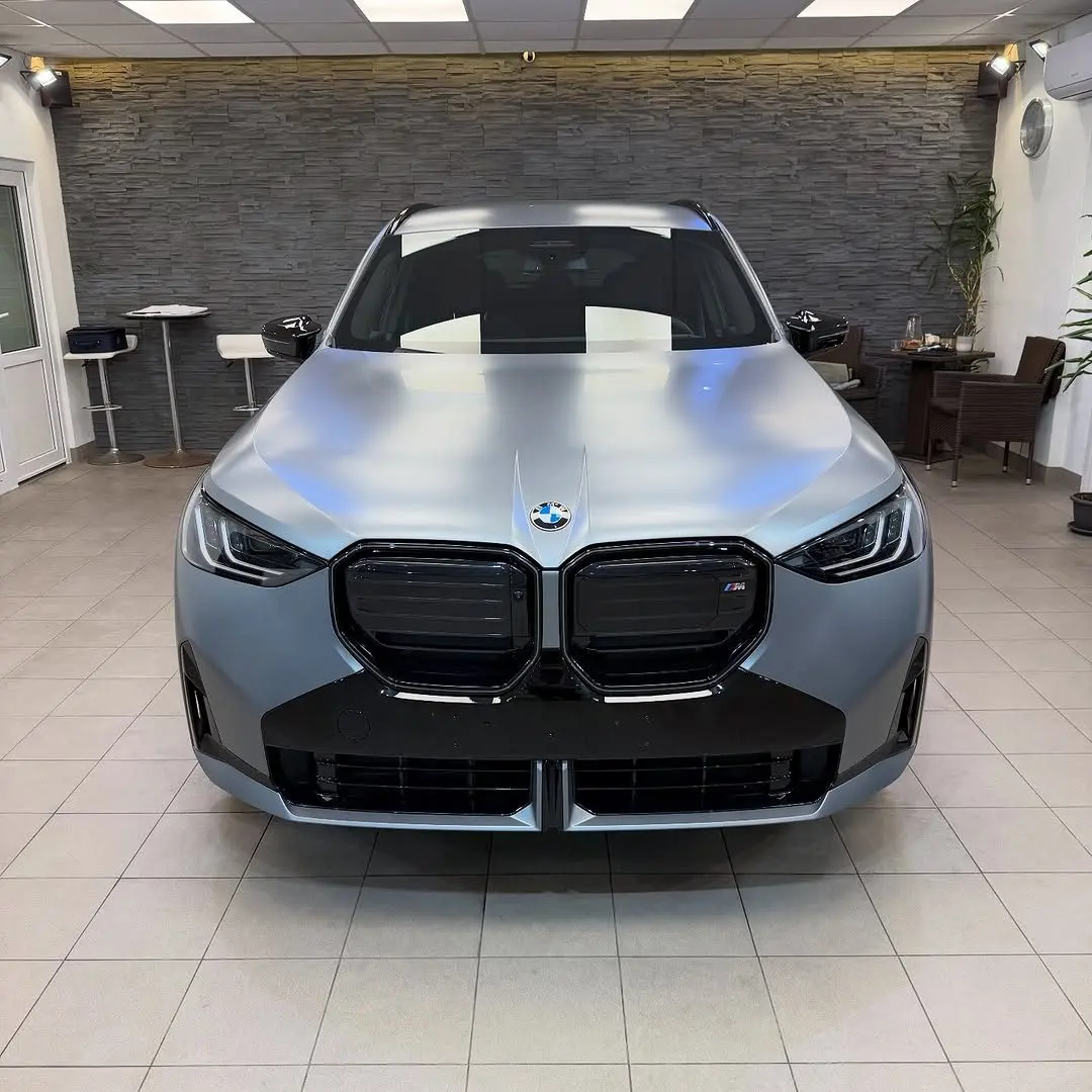 BMW iX3, pohľad spredu