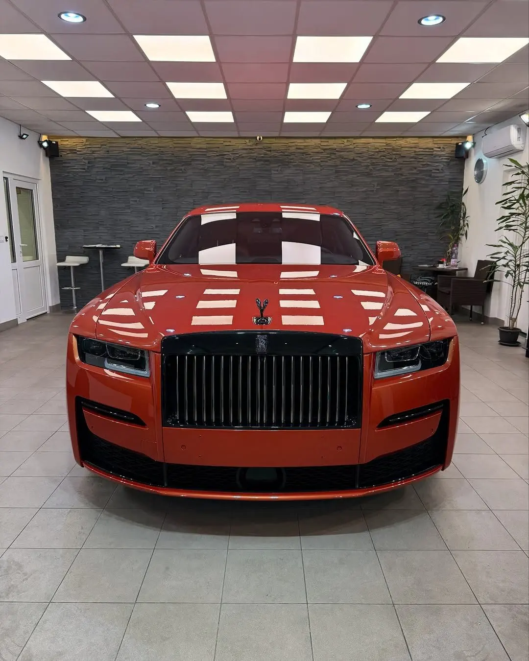 Rolls-Royce Ghost, pohľad spredu