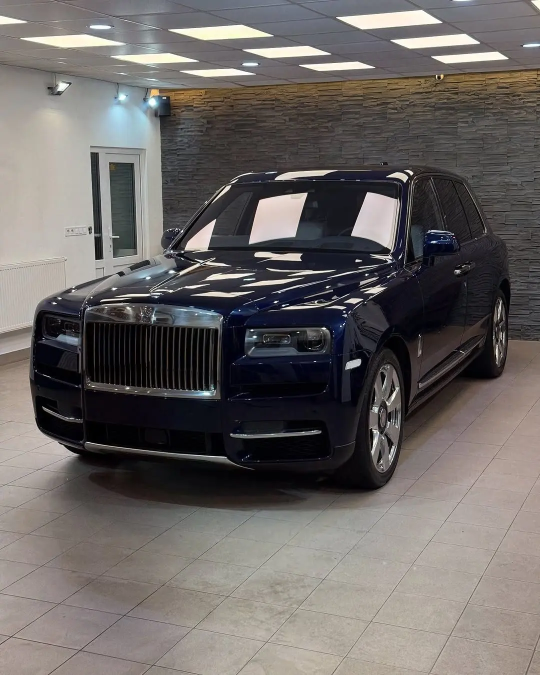 Rolls-Royce Cullinan, predný trojštvrťový pohľad