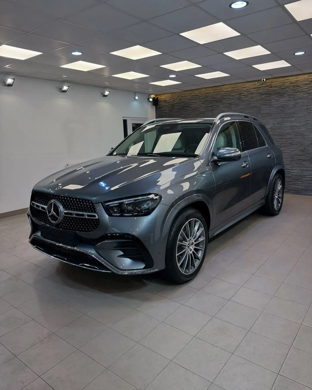 Mercedes-Benz GLE, predný trojštvrťový pohľad