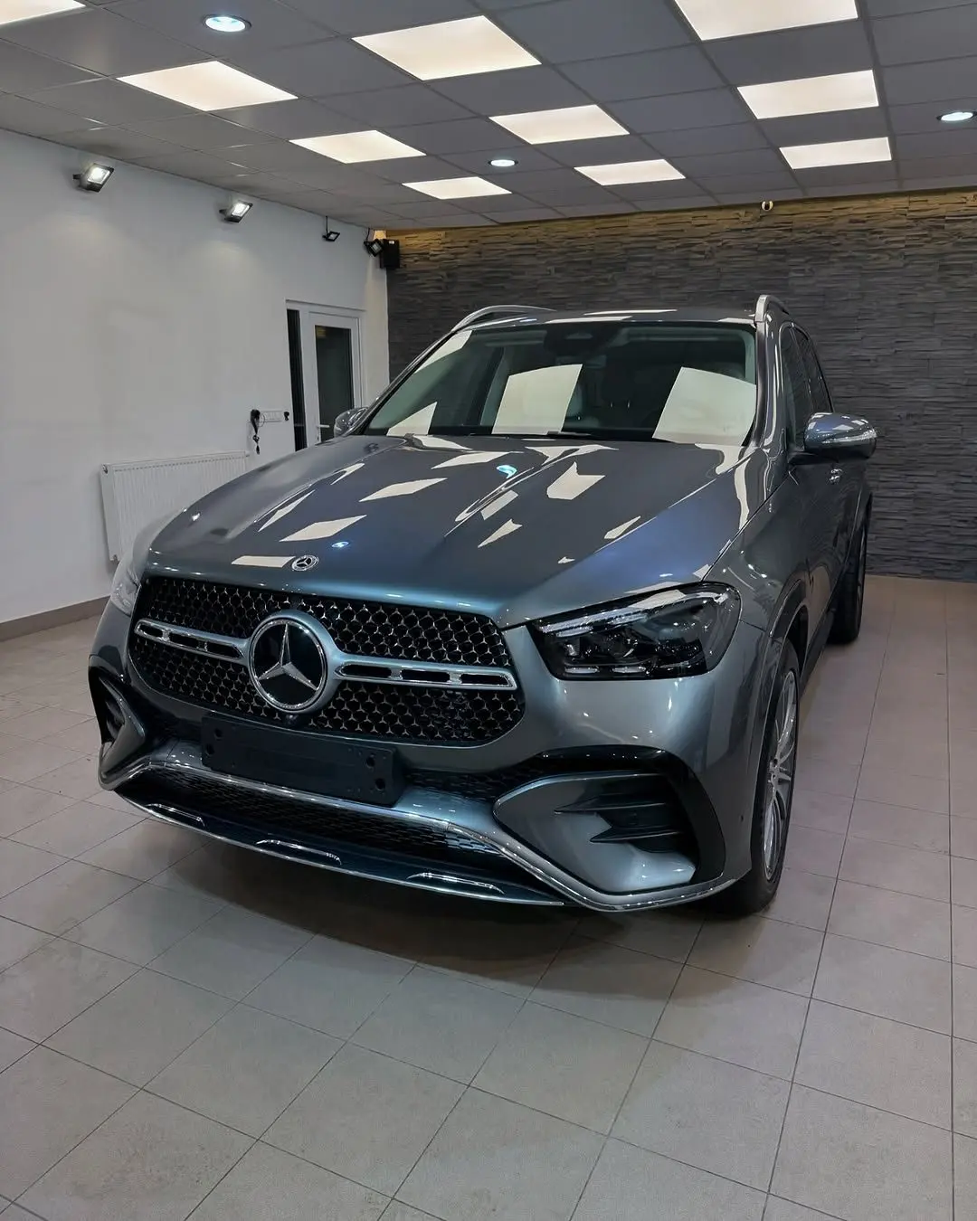 Mercedes-Benz GLE, predný trojštvrťový pohľad