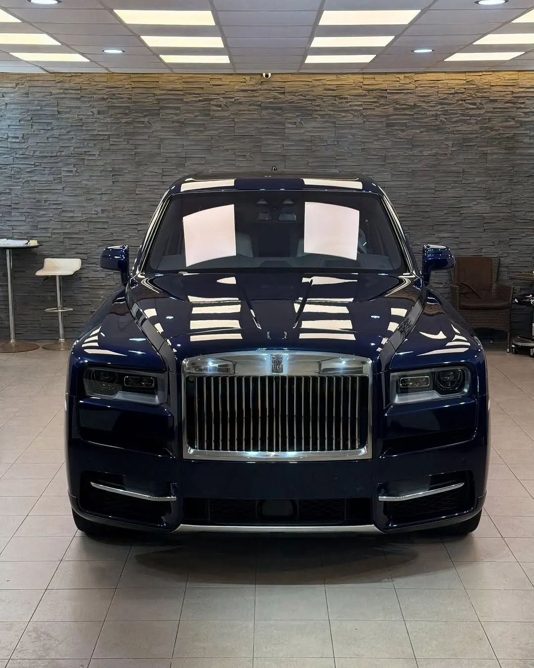 Rolls-Royce Cullinan, pohľad spredu