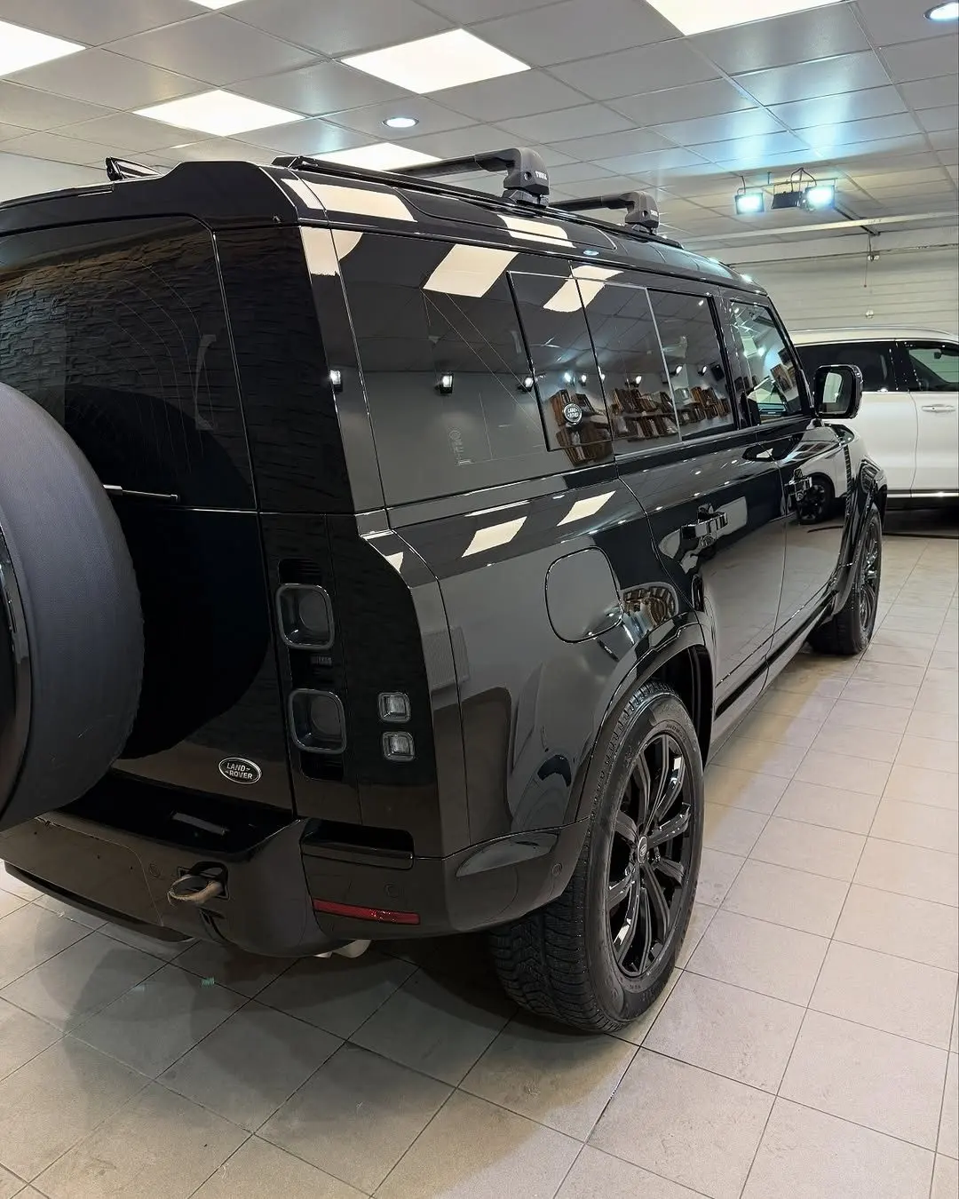 Land Rover Defender 110, zadný trojštvrťový pohľad