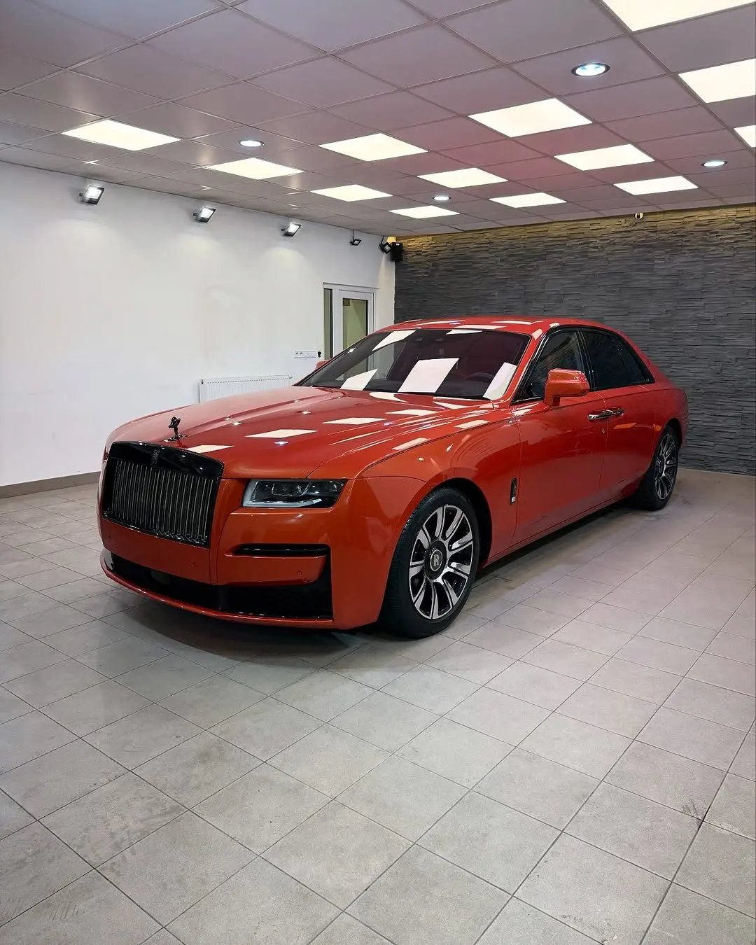 Rolls-Royce Ghost, predný trojštvrťový pohľad