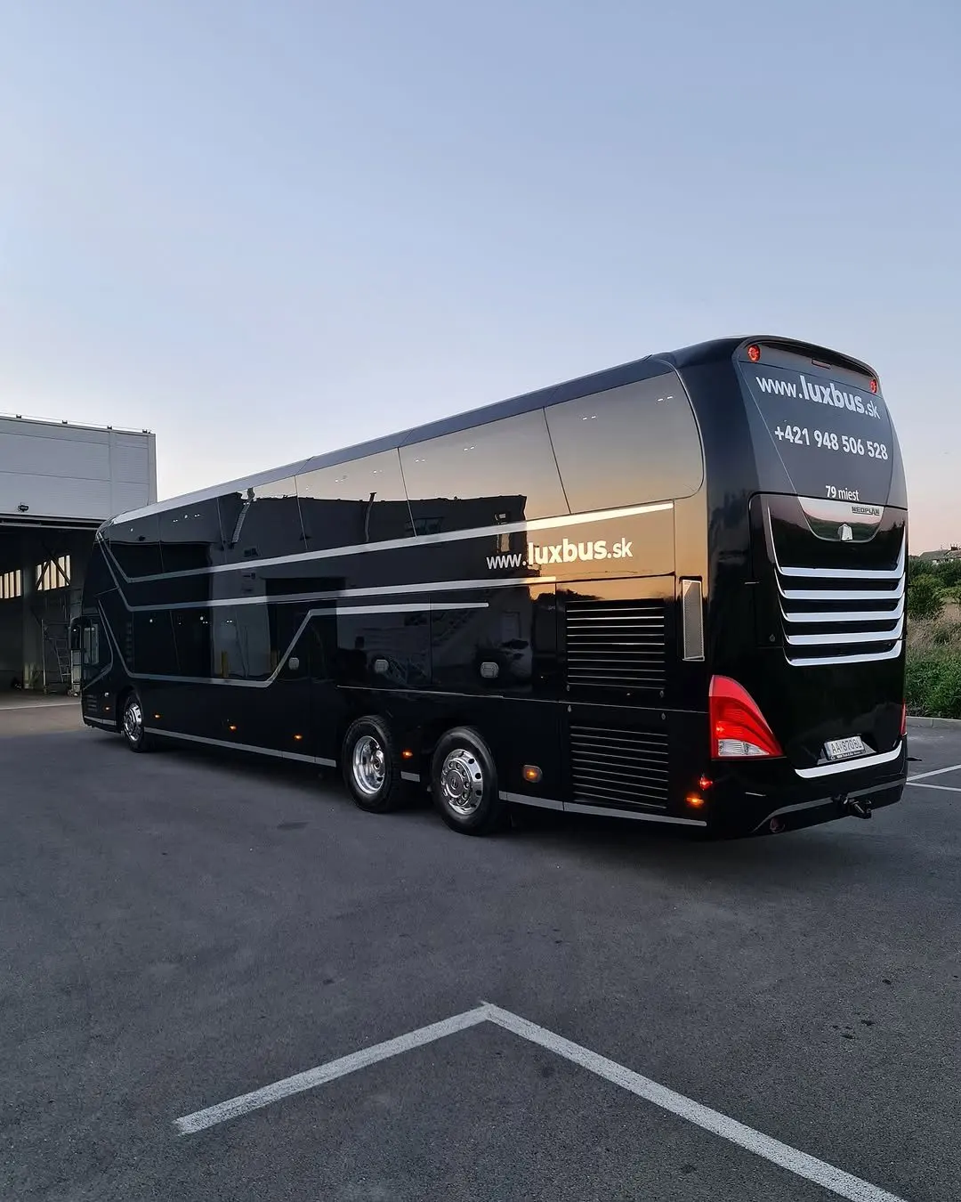 Neoplan Skyliner, zadný trojštvrťový pohľad