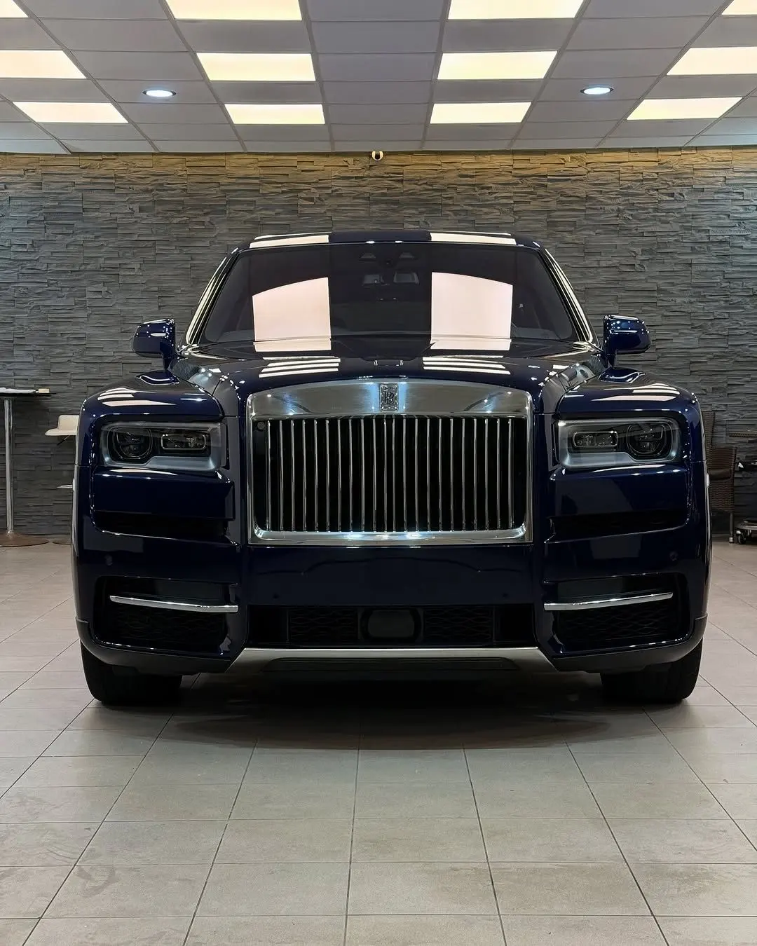 Rolls-Royce Cullinan, pohľad spredu