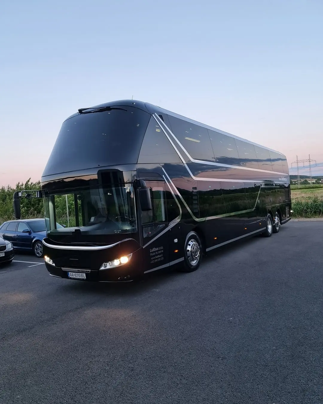 Neoplan Skyliner, predný trojštvrťový pohľad