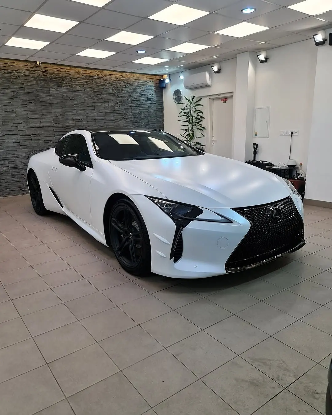 Lexus LC500, predný trojštvrťový pohľad