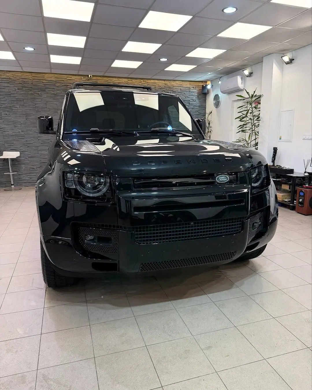 Land Rover Defender, pohľad spredu