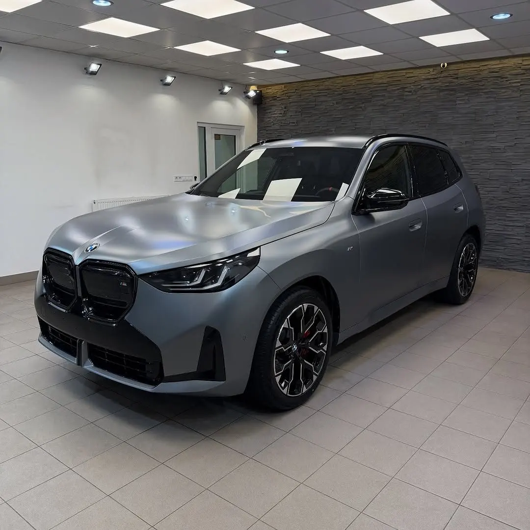 BMW iX3, predný trojštvrťový pohľad