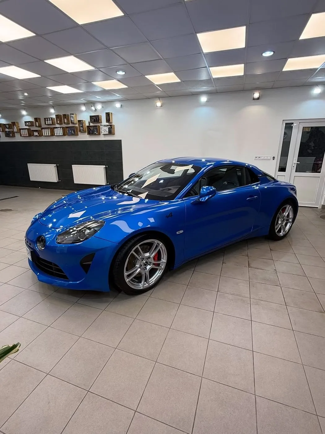 Modré Alpine A110 GTS po preleštení a ochrane Titan Coatings Vulcan