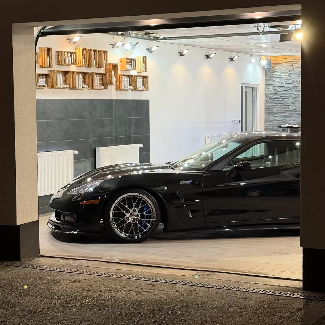 Chevrolet Corvette ZR1 s ručne umytou karosériou v štúdiu UMYSI