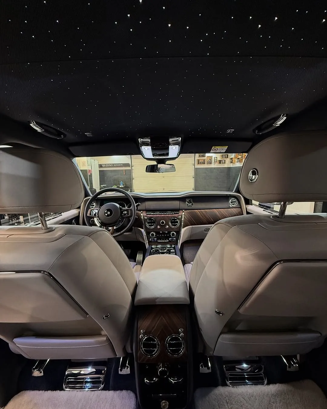 Interiér vozidla Rolls-Royce Cullinan po hĺbkovom čistení