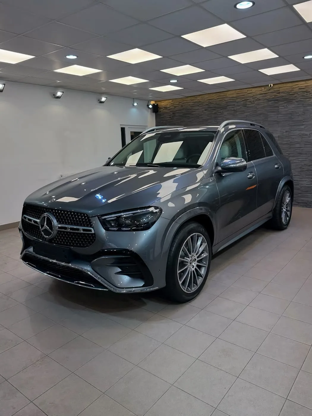 Mercedes-Benz GLE v odtieni selenite grey po aplikácii ochrannej fólie